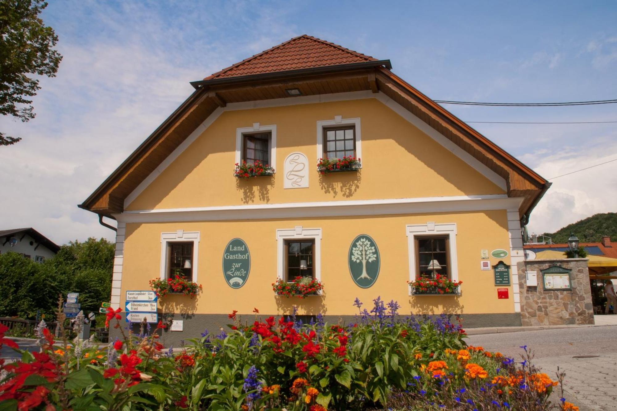 Landgasthof Zur Linde 라벤 외부 사진